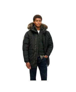 Manteau Superdry Everest Homme Noir Synthétique. Authentique Vetement de la marque Superdry - design streetwear/sportswear de Superdry - Superdry pour Homme fashion, parfait pour la vie de tous les jours - Manteau Superdry de couleur Noir s'associe parfaitement avec le reste de votre dressing - matiere Synthétique confortable -   classic - Everest -