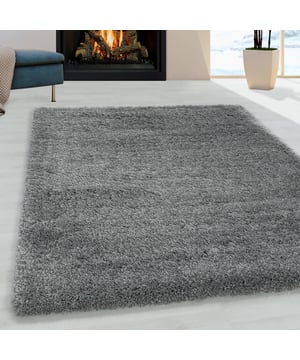 
Supersoft hoogpolig vloerkleed. Dit tapijt zorgt voor warmte en sfeer in uw kamer. - 240x340 CM  Himalaya Pearl Hoogpolige Shaggy Vloerkleden De Himalaya Pearl Collectie zorgt met zijn moderne kleuren voor een bijzonder warme sfeer in huis. Dit vloerkleed is geschikt in zowel de woonkamer als in slaapkamers. Met zijn Poolhoogte van ruim 30mm is dit vloerkleed bijzonder dik geknoopt. - Vlekbestendig en onderhoudsvriendelijk omdat het kleed is gemaakt van synthetische vezels. - Kleurvast, waterafstotend, antistatisch en anti-allergisch. - Naast een zacht en comfortabel gevoel beschikt dit materiaal over diverse goede eigenschappen waardoor het tapijt pluisvrij en gemakkelijk schoon te maken is. Productspecificaties: 100% Soft Touch Polypropyleen Poolhoogte : 30mm Gewicht = 2.100gr/m² Geluiddempend Geschikt voor vloerverwarming Anti-statisch en Merk: Muratap Materiaal: Synthetisch Kleur: Licht grijs Afmetingen: 240x340 CM EAN: 6017406583512