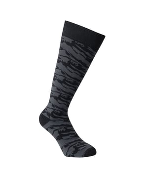 Material: Baumwolle, Elasthan, Polyester. Design: Rundumdruck, Berge. Gewebetechnologie: Antibakteriell, Atmungsaktiv, Feuchtigkeitsableitend, Geruchskontrolle. Nahtlos, nahtloser Zehenbereich. Verpackung: Aufhänger.