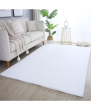 
- 60x100 CM Pouffy Fluffy Collectie – Hoogpolig Vloerkleed De Pouffy Fluffy collectie voegt een vleugje luxe en comfort toe aan uw interieur met zijn ultra-zachte, hoogpolige vloerkleden in uni kleuren. Deze vloerkleden creëren een warme en knusse sfeer, perfect voor de woonkamer, slaapkamer of elke ruimte die extra gezelligheid kan gebruiken. Productkenmerken: Stijl: Hoogpolig – heerlijk zacht en comfortabel onder de voeten Materiaal: Pluche polyester – zacht, stevig en slijtvast Rug: Katoenen rug – biedt extra grip en stabiliteit Kleur: Uni Beige – een neutrale en tijdloze kleur die bij elk interieur past Pluspunten: Zacht en Comfortabel: De hoge pool zorgt voor een luxe en behaaglijke loopervaring. Veilig en Duurzaam: De Merk: Muratap Materiaal: Polyester Kleur: Wit Afmetingen: 60x100 CM EAN: 6152807580507