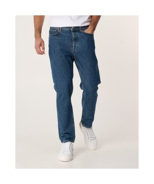
Won Hundred Ben Jeans biedt de perfecte loose fit met een knopenrijsluiting in een stijlvolle donkere wassing. Deze broek is voorzien van steekzakken voor en opgestikte zakken achter, ideaal voor dagelijks gebruik. Gemaakt van 100% biologisch katoen voor maximaal draagcomfort. Won Hundred staat bekend om zijn perfecte balans tussen Scandinavische eenvoud en een tijdloze uitstraling, waardoor het geschikt is voor elke gelegenheid.