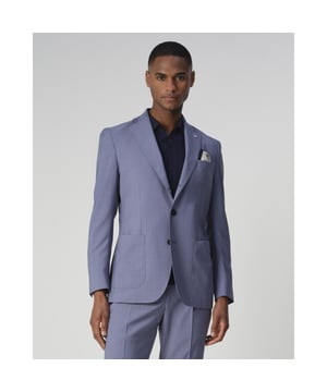 
Dutch Dandies Damon Pak is de ultieme keuze in blauw voor diverse gelegenheden. Gemaakt van 100% Merino wol, met een colbert voorzien van twee knopen, opgestikte zakken en een dubbele split. De broek sluit met knoop en rits en heeft zowel steekzakken als achterzakken met knoop. Dutch Dandies staat voor verfijning en stijl, perfect geschikt voor verschillende evenementen en gelegenheden. - Over het merk: Dutch Dandies is een merk dat de dandy lifestyle hoog in het vaandel heeft staan. De man die vanuit zijn levensvisie veel aandacht besteedt aan zijn uiterlijk, dat is een echte Dutch Dandy. De kledinglijn is geïnspireerd op de ouderwetse dandy stijl, maar ouderwets is een woord waarmee je het merk tekort zou doen. De man met een Rock & Roll lifestyle, maar dan met een grote feeling voor stijl en details.