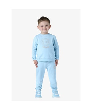 
Het Jaxon trainingspak met ronde hals heeft een opgedrukt embleemlogo op de voorkant en op een broekspijp. Afgewerkt met elastische manchetten en een trekkoord in de tailleband voor een comfortabele pasvorm.
