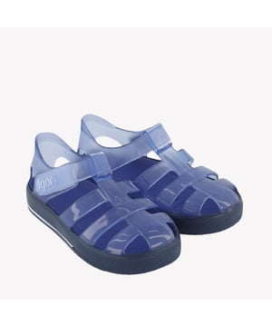 
<p>Ontdek de Igor S10245 kindersandalen in navy, een verfijnde keuze voor de stijlvolle zomerdagen van je kleintje. Deze prachtige waterschoenen combineren een tijdloos design met uitzonderlijk comfort en duurzaamheid. </p>

<p>Gemaakt van hoogwaardige materialen, zijn ze perfect voor avonturen in en rond het water. De elegante navy tint en subtiele glans geven een vleugje luxe, terwijl de stevige pasvorm en ademende structuur zorgen voor ultiem draagplezier.</p>

<p>Laat je kind stralen met deze iconische sandalen die elke zomerse outfit compleet maken.</p>

<p>IGOR KIDS S10245 ZOMER 2023</p>