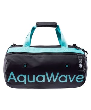 
100% Polyester. Lengte: 43cm. Hoogte: 24cm. Breedte: 24cm. Ontwerp: Contrast, Logo. Stoftechnologie: Vuilafstotend, Duurzaam. Verstelbare schouderriem, Draagriem, Afneembare schouderriem, Geventileerd. Vakken: 1 hoofdvak, met rits. Zakken: 2 zakken met rits, Dry Pocket, PU gevoerd. Capaciteit: 25L.