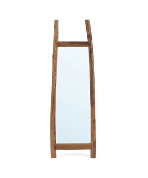 
THIS ITEM ONLY SHIPS IN EUROPE Designed for both elegance and functionality, the full-length mirror stands tall. Perfect for outfit planning and adding a touch of confidence to your daily routine. Position this freestanding masterpiece in any corner of your dressing room, bedroom, or living space.  Why choose ordinary when you can have extraordinary? Fall / Fall Decor / Boho / Boho Decor / Bohemian / Bohemian decor / Coastal Living / Eco-friendly / Wabi Sabi Diameter glass (cm)45 x 130Breedte (cm)5Lengte (cm)55Hoogte (cm)170KleurNaturelMaterialenGerecycleerd TeakhoutVerzendingstypePallet Materiaal: