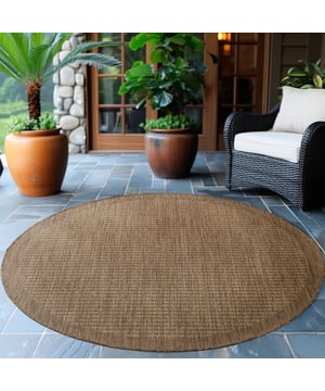 
- 120 CM ROND   Deze vloerkleden zijn perfect voor zowel binnen- als buitenruimtes, en bieden een strakke, moderne uitstraling die moeiteloos bij elk interieur past. Productkenmerken: Materiaal: 100% PP Heat-Set Friese Productie: Machinaal geweven Poolhoogte: 3 mm Gewicht per m²: 1100 gram Pluspunten: Veelzijdig Gebruik: Geschikt voor zowel binnen- als buitenruimtes. Onderhoudsvriendelijk: Het polypropyleen materiaal is gemakkelijk schoon te maken en te onderhouden. Duurzaam: Bestand tegen slijtage en perfect voor drukbezochte ruimtes. Modern Design: De strakke, effen kleuren passen bij elke Merk: Muratap Materiaal: Polypropyleen Kleur: Bruin Afmetingen: 120 CM ROND EAN: 6017401535523