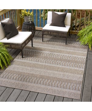 
Indoor & Outdoor - Solid - 80x150 CM UNI Solid Indoor & Outdoor Vloerkleden - Tijdloze Tapijten voor Binnen en Buiten Voeg een vleugje hedendaagse klasse toe aan je tuin of balkon met onze UNI Solid Vloerkleden voor buiten. Deze moderne kleden zijn een perfecte combinatie van eenvoud en elegantie, waardoor ze de ideale aanvulling zijn voor elke buitenruimte. Gemaakt van hoogwaardig polypropyleen, zijn deze kleden ontworpen om bestand te zijn tegen de elementen en lang mee te gaan. Specificaties: Materiaal: Hoogwaardig polypropyleen Gewicht: 1450 gr per m² Beschikbaar in verschillende maten en in het rond Een Vleugje Comfort: Met een gewicht van 1450 gram per vierkante meter bieden ze niet alleen duurzaamheid, maar ook ongeëvenaard comfort onder je voeten. Duurzaamheid in Stijl: Gemaakt van hoogwaardig polypropyleen, zijn deze kleden Merk: Muratap Materiaal: Polypropyleen Kleur: Bruin Afmetingen: 80x150 CM EAN: 8720728985770 Overig: Machine Wasbaar, Anti-Slip, Anti-statisch en Anti-allergisch , Kleurvast en waterafstotend, Geschikt voor vloerverwarming, Geluiddempend
