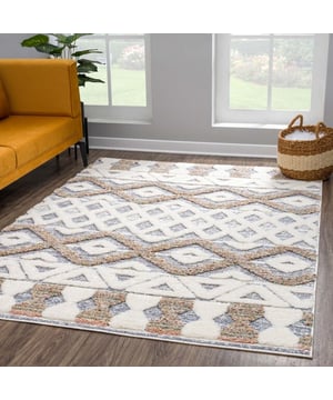 
- 120x170 CM   Op zoek naar een hoogpolig vloerkleed dat zowel comfort als stijl toevoegt aan je interieur? Dit hoogwaardige hoogpolig vloerkleed is machinaal geweven van 100% polypropyleen en biedt een luxueuze uitstraling met een zachte, volle structuur. Dankzij de cut-&-loop techniek ontstaat een stijlvol 3d-patroon, waardoor het kleed een speelse en moderne uitstraling krijgt. Dit vloerkleed is niet alleen onderhoudsvriendelijk en robuust, maar ook geschikt voor vloerverwarming, zodat je altijd geniet van een warme en knusse sfeer in huis.    Hoogpolig & comfortabel – Merk: Muratap Materiaal: Polypropyleen Kleur: Creme Afmetingen: 120x170 CM
