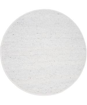 
Vloerkleed Scott, een wollen tapijt met een platgeweven structuur, voegt direct warmte toe aan jouw interieur. De Scott-collectie, bestaande uit neutrale kleuren, biedt voldoende keuzemogelijkheden om naadloos in jouw interieur te passen. Het wollige comfort van dit vloerkleed, gecombineerd met de platgeweven structuur, creëert niet alleen een prachtige toevoeging aan je ruimte, maar ook een gezellige sfeer. Verkrijgbaar in de volgende maten: 140 x 200 cm, 160 x 230 cm, 200 x 280 cm, 240 x 340 cm, ø160 cm en ø200 cm. Een wollen vloerkleed is makkelijk te onderhouden, omdat wolvezels geen vuil aantrekken. Goed onderhoud zorgt voor een langere levensduur van het vloerkleed. Tips voor het onderhouden van een wollen vloerkleed: - Het is belangrijk om het vloedkleed te stofzuigen, dit is direct mogelijk vanaf de eerste dag. Let op! Dit kan alleen met de gladde stofzuigermond op een lage zuigstand. Zo voorkom je dat restjes stof zich hechten en uiteindelijk gaan ophopen tussen het materiaal en kunnen de vezels zichzelf herstellen. - Wol is een natuurproduct, bespuit het vloerkleed ieder kwartaal licht met koud water om de wol in goede conditie te houden. - Om spoorvorming te voorkomen raden wij aan het karpet 1 keer in de 3 maanden 180 graden om te draaien. Daarnaast is het ook goed om het vloerkleed een aantal keer per jaar buiten uit te kloppen. Merk: Veer Carpets Materiaal: Wol Kleur: Wit EAN: 8720769974368