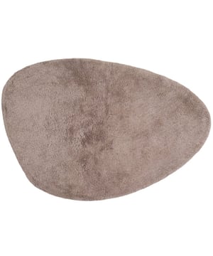 
Ideaal! Een vloerkleed dat je eens in de zoveel tijd in de wasmachine kunt wassen. Ontdek Vloerkleed Beach! Wat dit vloerkleed onderscheidt, is de unieke kiezelvorm. Het vloerkleed is wasbaar in de wasmachine op 30°C, waarna je het eenvoudig aan de lucht kunt laten drogen.Vloerkleed Beach is verkrijgbaar in 5 neutrale kleuren en de volgende maten: 140 x 200 cm en 160 x 230 cm. Merk: Veer Carpets Materiaal: Synthetisch Kleur: Taupe EAN: 8720791960872