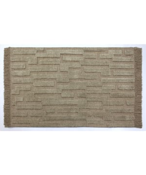 
- 190x290 CM   Breng rust en comfort in je interieur met het Vloerkleed Acyee Beige. Dit vloerkleed is gemaakt van 100% wol en heeft een poolhoogte van 10mm, wat zorgt voor een luxueuze en comfortabele textuur. De crème kleur voegt een kalme en verfijnde uitstraling toe aan je ruimte, waardoor het gemakkelijk te combineren is met verschillende interieurstijlen.   100% Wol – Voor een luxueus en zacht gevoel onder je voeten Poolhoogte van 10mm – Biedt een comfortabele en Merk: Velaar Materiaal: Wol Kleur: Beige Afmetingen: 190x290 CM