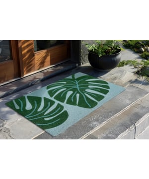 
- 40x60 CM Bilbao Home Kokosmat – Droogloopmat – Groen – 100% Kokosvezel met PVC Rug Geef je entree een warme, natuurlijke uitstraling met de Bilbao Home kokosmat in stijlvol groen. Deze duurzame droogloopmat is gemaakt van 100% kokosvezel, een sterk en slijtvast natuurmateriaal dat vuil en vocht effectief van je schoenen schraapt. De stevige PVC-rug zorgt voor extra grip en stabiliteit op verschillende ondervloeren. Perfect voor dagelijks gebruik in de hal, gang of bij de voordeur. Voordelen van de Bilbao Home Deurmat: Gemaakt van 100% kokosvezel – sterk, duurzaam en natuurlijk Groene kleur met stijlvol design – past in elk interieur Merk: Muratap Materiaal: Kokosvezel Kleur: Groen Afmetingen: 40x60 CM