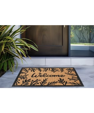 
- 45x75 CM Bogota Kokos Deurmat – Beige/Zwart – 100% Kokosvezel Geef je entree een natuurlijke en stijlvolle uitstraling met de Bali kokos deurmat. Deze droogloopmat combineert 100% kokosvezel met een modern beige/zwart design. De stevige kokosvezels schrapen effectief vuil van je schoenen en maken je hal netjes en schoon. Dankzij de rubberen antislip onderzijde blijft de mat stabiel liggen, zelfs bij intensief gebruik. Voordelen van de Bali Kokos Deurmat: Gemaakt van 100% natuurlijke kokosvezels – sterk en slijtvast Stijlvol design en ruimtebesparend Effectieve vuilverwijdering bij binnenkomst Rubberen Merk: Muratap Materiaal: Kokosvezel Kleur: Bruin Afmetingen: 45x75 CM