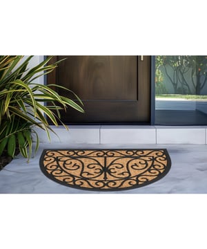 
- 40x60 CM Bogota Kokos Deurmat – Halfrond – Beige/Zwart – 100% Kokosvezel Geef je entree een natuurlijke en stijlvolle uitstraling met de halfronde Bogota kokos deurmat. Deze droogloopmat combineert 100% kokosvezel met een modern beige/zwart design. De stevige kokosvezels schrapen effectief vuil van je schoenen en maken je hal netjes en schoon. Dankzij de rubberen antislip onderzijde blijft de mat stabiel liggen, zelfs bij intensief gebruik. Voordelen van de Bogota Kokos Deurmat: Gemaakt van 100% natuurlijke kokosvezels – sterk en slijtvast Halfrond design – stijlvol en ruimtebesparend Effectieve vuilverwijdering bij binnenkomst Merk: Muratap Materiaal: Kokosvezel Kleur: Bruin Afmetingen: 40x60 CM