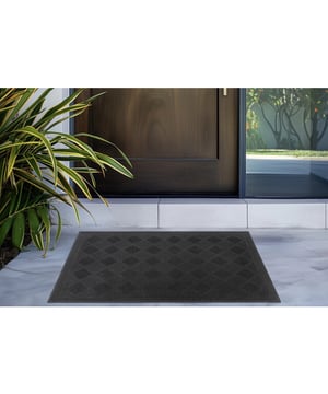 
- 45x75 CM Rubber Buitenmat – Weerbestendig Deurmat voor Buiten – Zwart Op zoek naar een sterke en weerbestendige oplossing voor je entree? De rubberen buitenmat is perfect geschikt voor gebruik bij de voordeur, achterdeur, schuur of balkon. Gemaakt van duurzaam rubber, met een open structuur die vuil en water effectief opvangt. Dankzij het zware materiaal en het antislipprofiel blijft de mat goed op zijn plek liggen – ongeacht het weer. Voordelen: Gemaakt van 100% weerbestendig rubber Merk: Muratap Materiaal: Rubber Kleur: Zwart Afmetingen: 45x75 CM