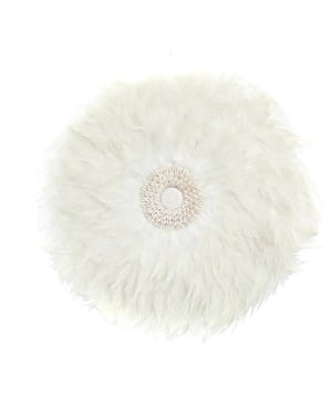 
Our stunning white feather wall hung display is a true bohemian beauty to decorate any wall in your home interior, covered terrace or garden. The center circle is surrounded by hand placed shells. KleurWitBreedte (cm)60Lengte (cm)60MaterialenVeren - Schelpen Materiaal: