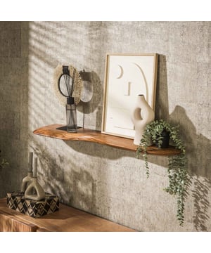 
Deze organische wandplank is 120 centimeter breed en uitgevoerd in massief natural acaciahout. De plank is afgewerkt met een blanke lak voor een natuurlijke uitstraling. De wandplank wordt door middel van blinde nokken aan de wand gemonteerd. Deze schap is ook beschikbaar in 60 en in 90 centimeter. Deze schap kan per stuk opgehangen worden, maar is ook erg leuk te combineren met de andere maten.Over het merkWij zijn continu bezig met het samenstellen van stoere collecties die naast functioneel ook nog is heel trendy zijn. Veel van ons assortiment is zo ontworpen dat het leuk bij elkaar staat in elke kamer, daarom raden wij zeker aan om even een kijkje te nemen in ons assortiment voor leuke matchende items! - Afmeting: 20x120x40 - Kleur: Bruin - Materiaal: Hout