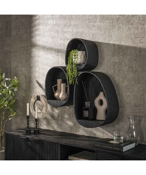 
Deze trendy druppelvormige wandschap set van 3 is uitgevoerd in liquid metal. Op de schappen zit een hele mooie bewerking welke een unieke uitstraling geeft. De schapjes kunnen naar eigen inzicht speels op de wand gehangen worden. De schapjes worden door middel van een strip aan de wand gemonteerd. Zie hiervoor de foto. De schapjes passen alle 3 in elkaar, wat zorgt voor een kleine verpakking.Over het merkWij zijn continu bezig met het samenstellen van stoere collecties die naast functioneel ook nog is heel trendy zijn. Veel van ons assortiment is zo ontworpen dat het leuk bij elkaar staat in elke kamer, daarom raden wij zeker aan om even een kijkje te nemen in ons assortiment voor leuke matchende items! - Afmeting: 21x43x50 - Kleur: Grijs - Materiaal: Hout