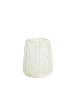 
Shop dit prachtige artikel van Light & LivingWindlicht Ø18x21 cm ADETA mat crème+glas is gemaakt en ontwerpen door het Nederlandse merk Light & Living.De belangrijkste kenmerken van het artikel zijn als volgt:Kleur: WitProduct Lengte: 18Product Breedte: 18Producht Hoogte: 21Gewicht: 5Light & Living werd meer dan vijftig jaar geleden opgericht. We begonnen met het maken van lampenkappen in een kleine fabriekshal. Al snel kwamen daar lampen bij, zodat we een totaal verlichtingsconcept konden aanbieden. Na vele jaren actief te zijn geweest op de verlichtingsmarkt, zijn we gaan uitbreiden met betaalbare woonaccessoires en (klein)meubelen.Wij weten als geen ander dat thuis de plek is waar mensen zich vaak het prettigst voelen. Een eigen plek, ingericht met comfortabele meubels en sfeervolle verlichting. We denken graag met je mee. Daarom reizen we de hele wereld over op zoek naar de mooiste verlichting en woondecoratie. We zijn altijd op zoek naar dat ene speciale item waar ons hart sneller van gaat kloppen. Deze momenten leggen we vast en vertalen we naar onze producten.Twee keer per jaar presenteren we een nieuwe seizoenscollectie. Zo weten we je elke keer weer te inspireren! - Afmeting: Ø18x21 - Kleur: Wit - Materiaal: Metaal