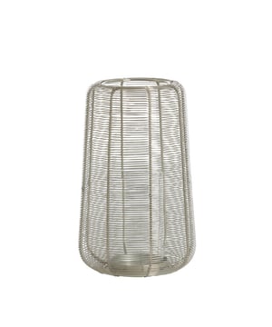 
Shop dit prachtige artikel van Light & LivingWindlicht Ø19,5x30 cm ADETA glans zilver+glas is gemaakt en ontwerpen door het Nederlandse merk Light & Living.De belangrijkste kenmerken van het artikel zijn als volgt:Kleur: ZilverProduct Lengte: 19.5Product Breedte: 19.5Producht Hoogte: 30Gewicht: 5Light & Living werd meer dan vijftig jaar geleden opgericht. We begonnen met het maken van lampenkappen in een kleine fabriekshal. Al snel kwamen daar lampen bij, zodat we een totaal verlichtingsconcept konden aanbieden. Na vele jaren actief te zijn geweest op de verlichtingsmarkt, zijn we gaan uitbreiden met betaalbare woonaccessoires en (klein)meubelen.Wij weten als geen ander dat thuis de plek is waar mensen zich vaak het prettigst voelen. Een eigen plek, ingericht met comfortabele meubels en sfeervolle verlichting. We denken graag met je mee. Daarom reizen we de hele wereld over op zoek naar de mooiste verlichting en woondecoratie. We zijn altijd op zoek naar dat ene speciale item waar ons hart sneller van gaat kloppen. Deze momenten leggen we vast en vertalen we naar onze producten.Twee keer per jaar presenteren we een nieuwe seizoenscollectie. Zo weten we je elke keer weer te inspireren! - Afmeting: Ø19.5x30 - Kleur: Zilver - Materiaal: Metaal