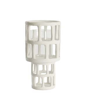 
Shop dit prachtige artikel van Light & LivingWindlicht Ø18,5x34,5 cm ALIMOS wit+glas is gemaakt en ontwerpen door het Nederlandse merk Light & Living.De belangrijkste kenmerken van het artikel zijn als volgt:Kleur: WitProduct Lengte: 18.5Product Breedte: 18.5Producht Hoogte: 34.5Gewicht: 5Light & Living werd meer dan vijftig jaar geleden opgericht. We begonnen met het maken van lampenkappen in een kleine fabriekshal. Al snel kwamen daar lampen bij, zodat we een totaal verlichtingsconcept konden aanbieden. Na vele jaren actief te zijn geweest op de verlichtingsmarkt, zijn we gaan uitbreiden met betaalbare woonaccessoires en (klein)meubelen.Wij weten als geen ander dat thuis de plek is waar mensen zich vaak het prettigst voelen. Een eigen plek, ingericht met comfortabele meubels en sfeervolle verlichting. We denken graag met je mee. Daarom reizen we de hele wereld over op zoek naar de mooiste verlichting en woondecoratie. We zijn altijd op zoek naar dat ene speciale item waar ons hart sneller van gaat kloppen. Deze momenten leggen we vast en vertalen we naar onze producten.Twee keer per jaar presenteren we een nieuwe seizoenscollectie. Zo weten we je elke keer weer te inspireren! - Afmeting: Ø18.5x34.5 - Kleur: Wit - Materiaal: Kunststof