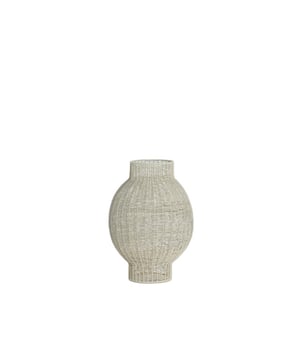 
Shop dit prachtige artikel van Light & LivingWindlicht Ø20x29 cm COMPETA crème is gemaakt en ontwerpen door het Nederlandse merk Light & Living.De belangrijkste kenmerken van het artikel zijn als volgt:Kleur: WitProduct Lengte: 20Product Breedte: 20Producht Hoogte: 29Gewicht: 5Light & Living werd meer dan vijftig jaar geleden opgericht. We begonnen met het maken van lampenkappen in een kleine fabriekshal. Al snel kwamen daar lampen bij, zodat we een totaal verlichtingsconcept konden aanbieden. Na vele jaren actief te zijn geweest op de verlichtingsmarkt, zijn we gaan uitbreiden met betaalbare woonaccessoires en (klein)meubelen.Wij weten als geen ander dat thuis de plek is waar mensen zich vaak het prettigst voelen. Een eigen plek, ingericht met comfortabele meubels en sfeervolle verlichting. We denken graag met je mee. Daarom reizen we de hele wereld over op zoek naar de mooiste verlichting en woondecoratie. We zijn altijd op zoek naar dat ene speciale item waar ons hart sneller van gaat kloppen. Deze momenten leggen we vast en vertalen we naar onze producten.Twee keer per jaar presenteren we een nieuwe seizoenscollectie. Zo weten we je elke keer weer te inspireren! - Afmeting: Ø20x29 - Kleur: Wit - Materiaal: Metaal
