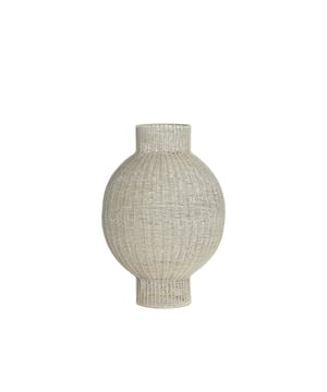 
Shop dit prachtige artikel van Light & LivingWindlicht Ø27x39,5 cm COMPETA crème is gemaakt en ontwerpen door het Nederlandse merk Light & Living.De belangrijkste kenmerken van het artikel zijn als volgt:Kleur: WitProduct Lengte: 27Product Breedte: 27Producht Hoogte: 39.5Gewicht: 5Light & Living werd meer dan vijftig jaar geleden opgericht. We begonnen met het maken van lampenkappen in een kleine fabriekshal. Al snel kwamen daar lampen bij, zodat we een totaal verlichtingsconcept konden aanbieden. Na vele jaren actief te zijn geweest op de verlichtingsmarkt, zijn we gaan uitbreiden met betaalbare woonaccessoires en (klein)meubelen.Wij weten als geen ander dat thuis de plek is waar mensen zich vaak het prettigst voelen. Een eigen plek, ingericht met comfortabele meubels en sfeervolle verlichting. We denken graag met je mee. Daarom reizen we de hele wereld over op zoek naar de mooiste verlichting en woondecoratie. We zijn altijd op zoek naar dat ene speciale item waar ons hart sneller van gaat kloppen. Deze momenten leggen we vast en vertalen we naar onze producten.Twee keer per jaar presenteren we een nieuwe seizoenscollectie. Zo weten we je elke keer weer te inspireren! - Afmeting: Ø27x39.5 - Kleur: Wit - Materiaal: Metaal