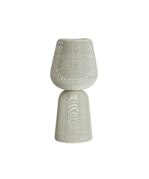 
Shop dit prachtige artikel van Light & LivingLight & Living - Windlicht Ø25x52,5 cm FELLINI crème is gemaakt en ontwerpen door het Nederlandse merk Light & Living.De belangrijkste kenmerken van het artikel zijn als volgt:Kleur: WitProduct Lengte: 25Product Breedte: 25Producht Hoogte: 52.5Gewicht: 5Light & Living werd meer dan vijftig jaar geleden opgericht. We begonnen met het maken van lampenkappen in een kleine fabriekshal. Al snel kwamen daar lampen bij, zodat we een totaal verlichtingsconcept konden aanbieden. Na vele jaren actief te zijn geweest op de verlichtingsmarkt, zijn we gaan uitbreiden met betaalbare woonaccessoires en (klein)meubelen.Wij weten als geen ander dat thuis de plek is waar mensen zich vaak het prettigst voelen. Een eigen plek, ingericht met comfortabele meubels en sfeervolle verlichting. We denken graag met je mee. Daarom reizen we de hele wereld over op zoek naar de mooiste verlichting en woondecoratie. We zijn altijd op zoek naar dat ene speciale item waar ons hart sneller van gaat kloppen. Deze momenten leggen we vast en vertalen we naar onze producten.Twee keer per jaar presenteren we een nieuwe seizoenscollectie. Zo weten we je elke keer weer te inspireren! - Afmeting: 25x25x52.5 - Kleur: Wit - Materiaal: Metaal