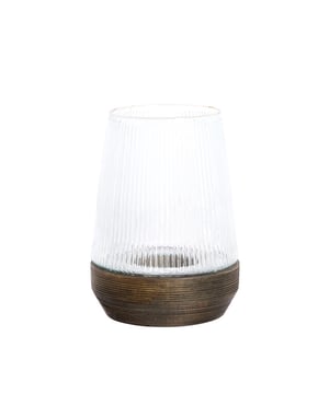 
Shop dit prachtige artikel van Light & LivingWindlicht Ø22x30 cm MINAS glas ribbel helder+hout dnkr bruin is gemaakt en ontwerpen door het Nederlandse merk Light & Living.De belangrijkste kenmerken van het artikel zijn als volgt:Kleur: BruinProduct Lengte: 22Product Breedte: 22Producht Hoogte: 30Gewicht: 5Light & Living werd meer dan vijftig jaar geleden opgericht. We begonnen met het maken van lampenkappen in een kleine fabriekshal. Al snel kwamen daar lampen bij, zodat we een totaal verlichtingsconcept konden aanbieden. Na vele jaren actief te zijn geweest op de verlichtingsmarkt, zijn we gaan uitbreiden met betaalbare woonaccessoires en (klein)meubelen.Wij weten als geen ander dat thuis de plek is waar mensen zich vaak het prettigst voelen. Een eigen plek, ingericht met comfortabele meubels en sfeervolle verlichting. We denken graag met je mee. Daarom reizen we de hele wereld over op zoek naar de mooiste verlichting en woondecoratie. We zijn altijd op zoek naar dat ene speciale item waar ons hart sneller van gaat kloppen. Deze momenten leggen we vast en vertalen we naar onze producten.Twee keer per jaar presenteren we een nieuwe seizoenscollectie. Zo weten we je elke keer weer te inspireren! - Afmeting: Ø22x30 - Kleur: Bruin - Materiaal: Hout