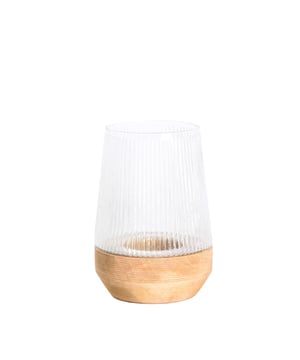 
Shop dit prachtige artikel van Light & LivingWindlicht Ø18x26 cm MINAS glas ribbel helder+hout naturel is gemaakt en ontwerpen door het Nederlandse merk Light & Living.De belangrijkste kenmerken van het artikel zijn als volgt:Kleur: BruinProduct Lengte: 18Product Breedte: 18Producht Hoogte: 26Gewicht: 5Light & Living werd meer dan vijftig jaar geleden opgericht. We begonnen met het maken van lampenkappen in een kleine fabriekshal. Al snel kwamen daar lampen bij, zodat we een totaal verlichtingsconcept konden aanbieden. Na vele jaren actief te zijn geweest op de verlichtingsmarkt, zijn we gaan uitbreiden met betaalbare woonaccessoires en (klein)meubelen.Wij weten als geen ander dat thuis de plek is waar mensen zich vaak het prettigst voelen. Een eigen plek, ingericht met comfortabele meubels en sfeervolle verlichting. We denken graag met je mee. Daarom reizen we de hele wereld over op zoek naar de mooiste verlichting en woondecoratie. We zijn altijd op zoek naar dat ene speciale item waar ons hart sneller van gaat kloppen. Deze momenten leggen we vast en vertalen we naar onze producten.Twee keer per jaar presenteren we een nieuwe seizoenscollectie. Zo weten we je elke keer weer te inspireren! - Afmeting: Ø18x26 - Kleur: Bruin - Materiaal: Hout
