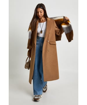 Wrap up in the latest coats and jackets and get out-there with your outerwearBreathe life into your new season layering with the latest coats and jackets from boohoo. Supersize your silhouette in a padded jacket, stick to sporty styling with a bomber, or protect yourself from the elements in a plastic raincoat. For a more luxe layering piece, faux fur coats come in fondant shades and longline duster coats give your look an androgynous edge.