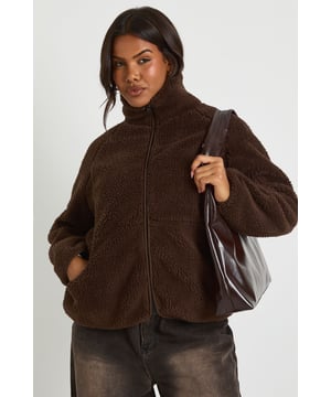 Wrap up in the latest coats and jackets and get out-there with your outerwearBreathe life into your new season layering with the latest coats and jackets from boohoo. Supersize your silhouette in a padded jacket, stick to sporty styling with a bomber, or protect yourself from the elements in a plastic raincoat. For a more luxe layering piece, faux fur coats come in fondant shades and longline duster coats give your look an androgynous edge.