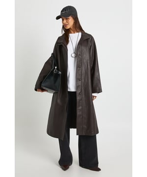 Wrap up in the latest coats and jackets and get out-there with your outerwearBreathe life into your new season layering with the latest coats and jackets from boohoo. Supersize your silhouette in a padded jacket, stick to sporty styling with a bomber, or protect yourself from the elements in a plastic raincoat. For a more luxe layering piece, faux fur coats come in fondant shades and longline duster coats give your look an androgynous edge.