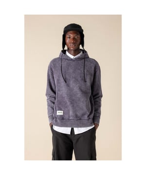 Mens Mizuno Sportstyle Hoodie in purple.- Hoodie with wide hood.- Ribbed cuffs and hem.- Screen print on the back.- Embroidered Mizuno runbird logo on back left shoulder.- Woven label with branding on the front.- Organic heavy cotton brushed back fabric.- Ref: D2ECB50206