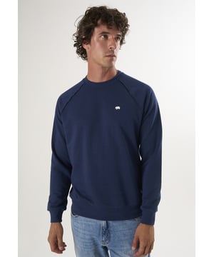 Schlichtheit und Eleganz verbinden sich im Felix Hardy Classic Crew Neck Sweatshirt für Herren - ein raffiniertes Grundnahrungsmittel für jede Garderobe. Der Pullover mit Rundhalsausschnitt ist aus weichem, atmungsaktivem Strickstoff gefertigt und bietet eine bequeme Passform und einen zeitlosen Look. Er eignet sich perfekt zum Überziehen über ein Hemd oder zum alleinigen Tragen und lässt sich mühelos von legeren zu eleganten Anlässen kombinieren. Ein echter Klassiker, der Funktionalität mit mühelosem Stil verbindet.