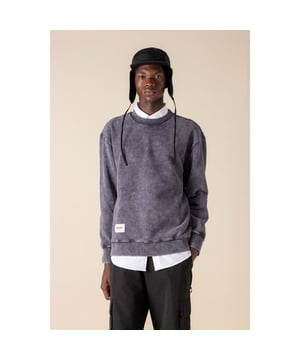 Mens Mizuno Sportstyle Crewneck Sweatshirt in purple.- Ribbed collar.- Ribbed cuffs and hem.- Woven label with branding on the front and embroidered mizuno runbird logo on back left shoulder.- Organic heavy cotton brushed back fabric.- Oversized fit.- Ref: D2ECB50106