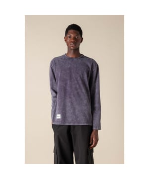Mens Mizuno Sportstyle Long Sleeve T- Shirt in purple.- Ribbed collar.- Long sleeves.- Screen print on the back.- Embroidered mizuno runbird logo on back left shoulder.- Woven label with branding on the front.- Oversized fit.- Ref: D2EAB50206