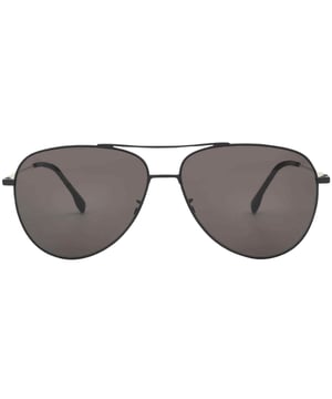 Maak een statement met deze Hugo Boss-zonnebril. Ze zijn vervaardigd met stijl en elegantie en bieden 100% UV-bescherming, waardoor ze het perfecte accessoire zijn voor een onvergetelijke look. Het perfecte accessoire om je stijl een boost te geven! Hugo Boss Black 1558 0I46 IR-zonnebril, lensbreedte = 63 mm, neusbrugbreedte = 14 mm, armlengte = 150 mm, Made In China zonnebril, zonnebrillenkoker, schoonmaakdoekje en onderhoudsinstructies allemaal inbegrepen, 100% bescherming tegen UVA- en UVB-zonlicht en conform volgens Britse norm EN 1836:2005 Stijlcode: BOSS 1558/O/F/S 0I46 IR zwarte zonnebril