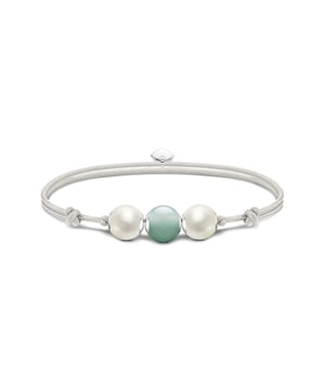 Thomas Sabo Karma geheime armband. Textiel armband met 3 handgemaakte Karma kralen gemaakt van groene aventurijn en zoetwater gekweekte parels. Karma-kralen stevig vastgemaakt met twee knopen. Armband gemaakt van nude gekleurde stof met individueel instelbare lengte. Symbool van sereniteit en intuïtie: de blikvangers van deze eenvoudige textielarmband zijn drie handgemaakte karma kralen. De karma-kralen fascineren door hun gepolijste oppervlakken en zijn stevig bevestigd met twee knopen. De eenvoudige armband van nudekleurig textiel is de perfecte talisman voor het dagelijks leven en een uitstekend cadeau voor dierbaren. Het kan in lengte worden aangepast en individueel om de pols worden aangebracht. Materiaal: 100% sterling zilver (gerecycled) en nylon.