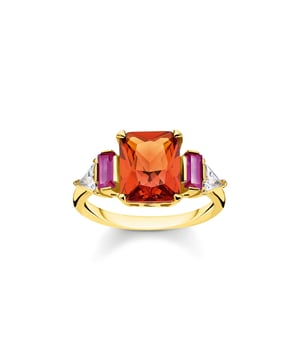 Thomas Sabo kleurrijke stenen ring. Cocktailring met kleurrijke stenen. Handgemaakte details. Trendy colourblock sieraden. Opvallende sieradenkleuren geven deze geelgouden vergulde ring een kleurrijke boodschap. Alle stenen zijn individueel met de hand geslepen en gezet. Kleine maan- en steruitsparingen langs de uitgebreide stenen zettingen zorgen voor magische details. Materiaal: 100% 18k verguld sterling zilver (gerecycled). Ref: TR22624887.