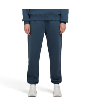 Elasticated waistband.Side pockets.Back pocket.Elasticated cuffs.Soft fleece.Regular fit.