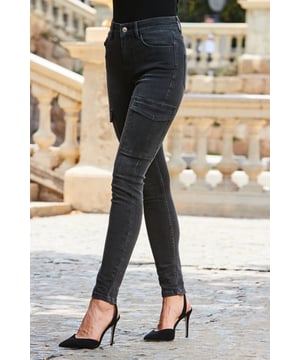 Your denim collection needs themCargo pockets for an on-trend lookCrafted from our signature soft stretch denimClassic skinny fit CoPair with a knit and chunky boots by dayTake it out with a cami and strappy heelsInside leg to fit: Short 29" | Regular 31" | Long 33"