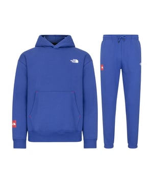Bring comfort, style, and utility together with the North Face U Axys Tracksuit. Designed as a matching set, the Axys Hoodie and Axys Pants blend premium fleece warmth with a relaxed silhouette, perfexct for everything from weekend lounging to outdoor adventures.
Features:
Relaxed fit across both pieces, offering freedom of movement with a modern street-ready look.
Soft fleece construction for all-day comfort and durability.
Axys Hoodie: Two-piece hood for coverage, kangaroo pocket for essentials, and ribbed trims for a snug finish.
Axys Pants: Elastic waistband with adjustable drawstring, side pockets for storage, and cuffed hems for a clean, athletic fit.
Sustainable touches: Select versions incorporate recycled fabrics.
Signature TNF branding adds subtle detail without overpowering the minimalist design.
Why you’ll love it: The U Axys Tracksuit is equal parts laid-back and versatile. Wear the hoodie and pants together for a coordinated look, or mix and match with your daily rotation. Whether you’re traveling, exploring the city, or just unwinding, this set has you covered in true North Face style.