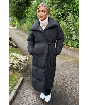 Our Black Tie Waist Quilted Longline Puffer Coat is a must-have for the winter months. Featuring quilted padding, a wrap front with snap fastening and a tie belt, a warm padded collar and pockets. Pair it with your favourite outfits to feel cosy and on -trend wherever you go. Model wears: UK 8/ EU 36/ US 4 Model's height: 165cm/ 5'5" Approx length from centre back to hem: 115 cm Fabric composition: 100% Polyester Colour: BLACK