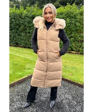 Feel cosy this winter in our Biscuit Faux Fur Hooded Longline Padded Gilet. Featuring a sleeveless design, a super soft beige faux fur hood with removable trim, all over padding, a double sided front zip and front pockets. Simply pair it with your favourite outfits to keep warm and on trend this season. Model wears: UK 8/ EU 36/ US 4 Model's height: 165cm/ 5'5" Approx length from centre back to hem: 110 cm Fabric composition: 100% Polyester Colour: BISCUIT