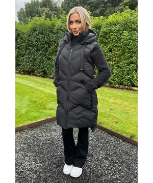 Be on trend this winter in our Black Hooded Zip Up Padded Gilet. Featuring all over padding, a drawstring hood, zip fastened front pockets, a zip-up front and a longer back. Simply pair with jeans and a jumper for a warm and stylish look. Model wears: UK 8/ EU 36/ US 4 Model's height: 165cm/ 5'5" Approx length from centre back to hem: 92 cm Fabric composition: 100% Polyester Colour: BLACK