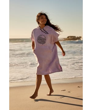 The perfect beach and pool accessory, Animal's Anna Womens Towelling Poncho is great for getting changed and drying off anywhere. Crafted from soft organic cotton it features an adjustable hood to help hair dry and a handy kangaroo pocket to keep hands warm – it’s a beach essential. (Ref: 054483)