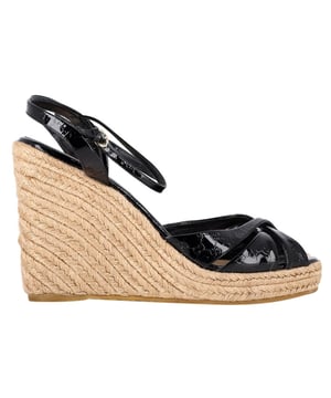 VINTAGE, RRP AS NEW
Step into elevated style with the **Gucci Microguccissima Espadrille Wedge Sandals**, crafted in glossy black patent leather and embossed with the signature micro GG pattern. The classic espadrille wedge adds height and comfort, blending luxury with laid-back sophistication. **Style Tip:** Wear them with a flowy midi dress or cropped linen pants to highlight the wedge and elongate your silhouette.

Gucci  Microguccissima Espadrille Wedge Sandals in Black Patent Leather

Condition: Very good
Signs of wear: Minor signs of wear
Packaging: Dust bag
Color: Black
Material: Leather | patent leather
Size: EU | 39.5
Measurements: Heel height: 110; Insole length: 290
SKU: HNPUGBSH559829W