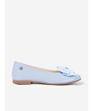 Introducing the exquisite Girls Patent Leather Bow Ballerinas in Blue by Andanines, an essential addition for any young lady's wardrobe for SS2025. Each pair reflects superior Spanish craftsmanship and timeless elegance. Key features include:

Crafted in Spain - Exceptional quality and attention to detail for lasting durability.

Chic Blue Patent Leather - Offers a vibrant, polished look perfect for any occasion.

Charming Bow Detail - Adds a touch of girlish charm and sophistication.

Supreme Comfort - Designed with comfort in mind to support little feet all day.

Elevate her style with these stunning ballerinas from Andanines. Perfect for parties or playdates, these shoes are sure to impress. Order now and ensure your girl steps out in unrivalled style this season!